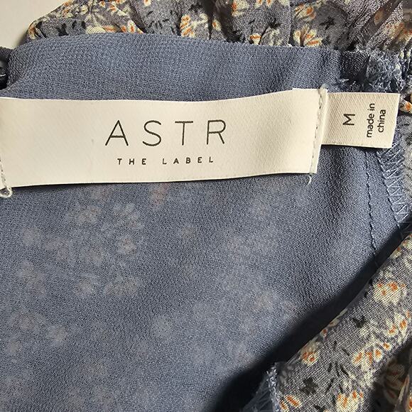 ASTR the Label Womans size M Tiered Ruffle Mini Dress Blue Ditzy Floral NWOT - Picture 6 of 8